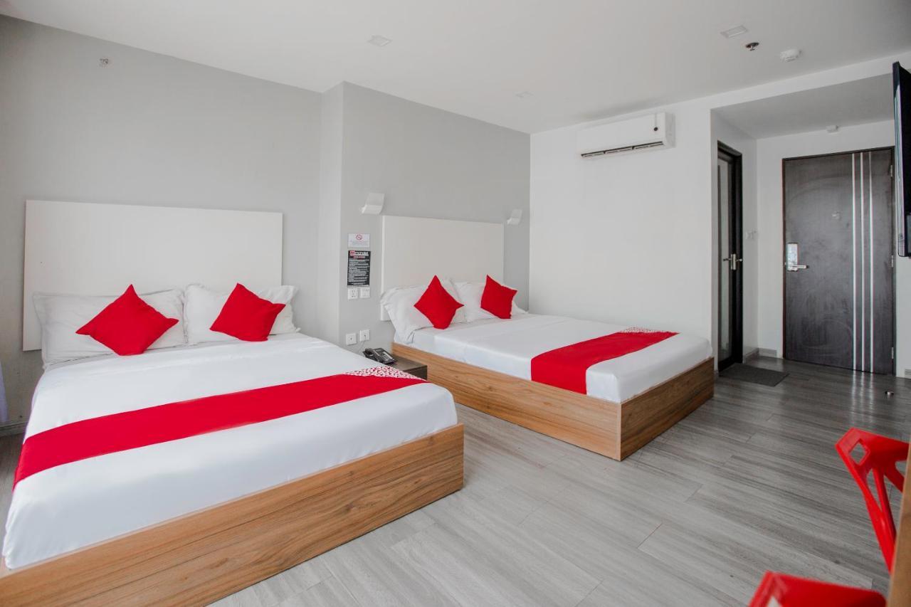 Oyo 666 Mc Hotel Fairview Quezon City Exteriör bild