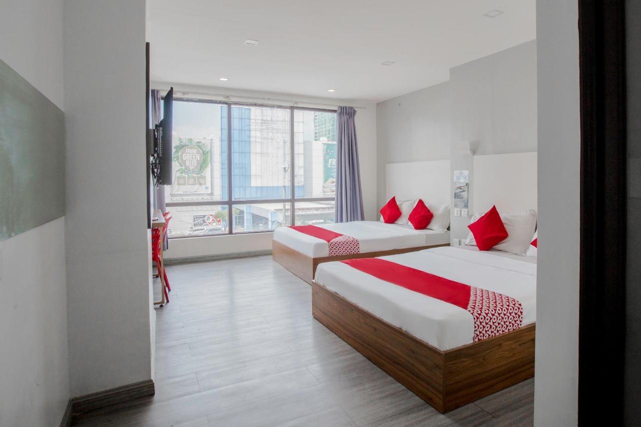 Oyo 666 Mc Hotel Fairview Quezon City Exteriör bild