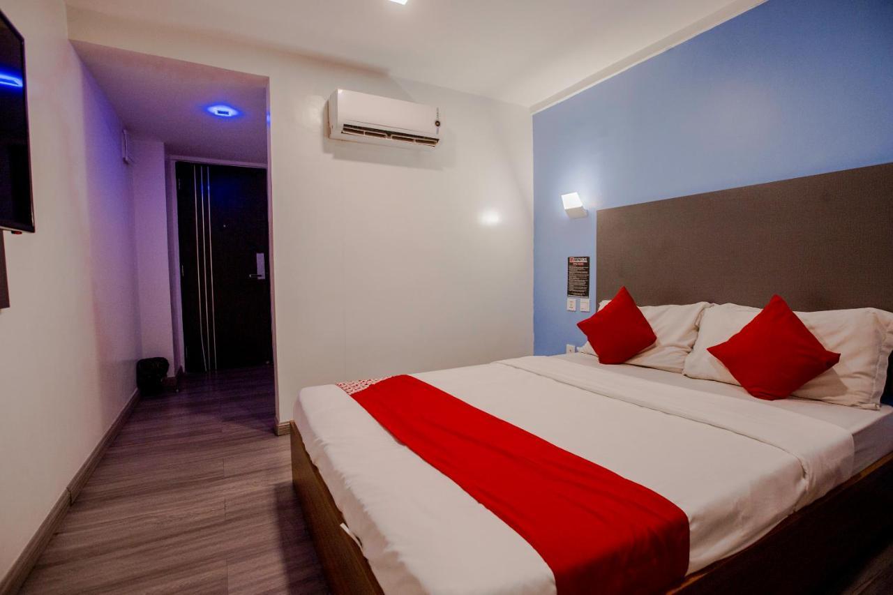 Oyo 666 Mc Hotel Fairview Quezon City Exteriör bild
