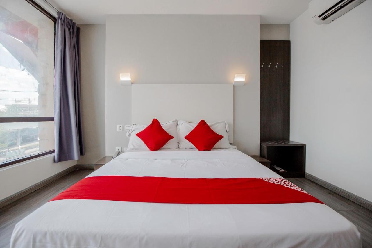Oyo 666 Mc Hotel Fairview Quezon City Exteriör bild