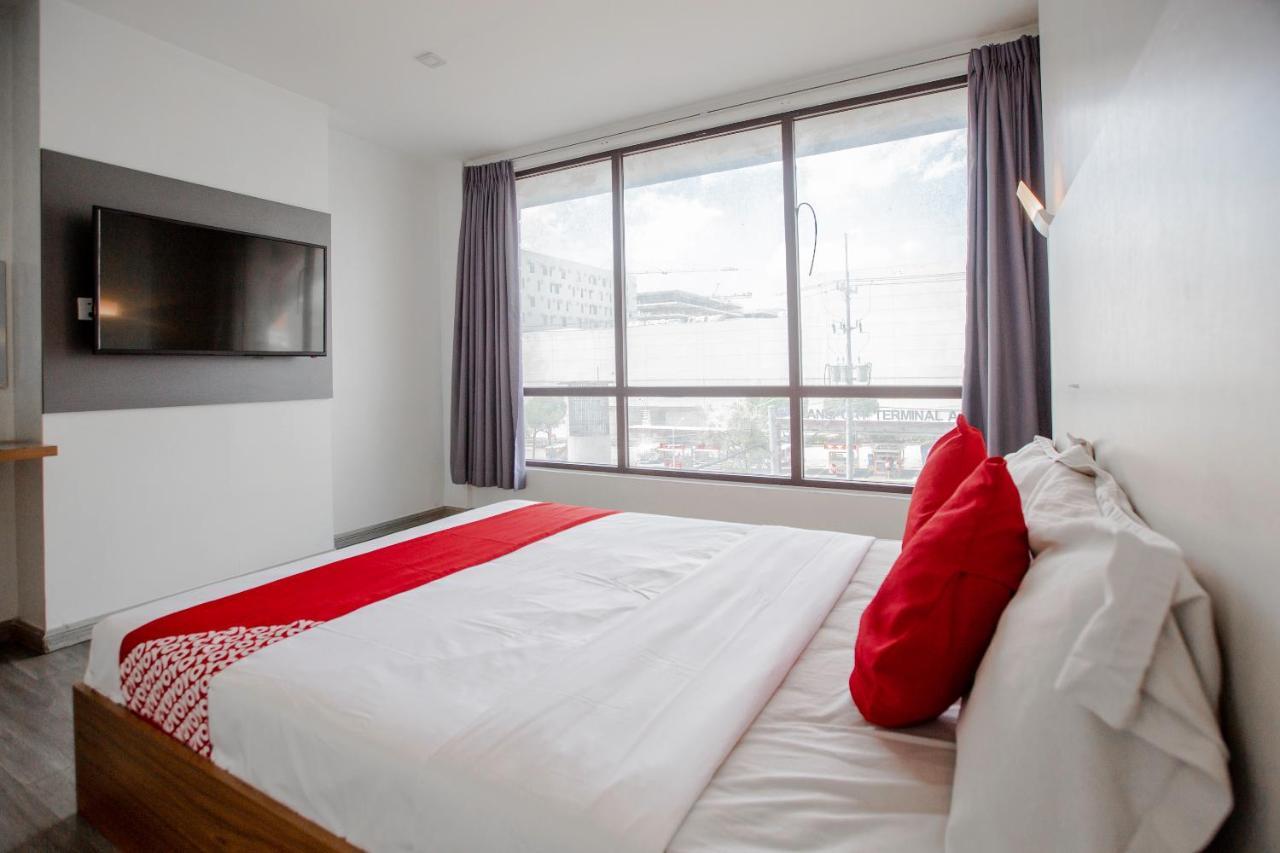 Oyo 666 Mc Hotel Fairview Quezon City Exteriör bild