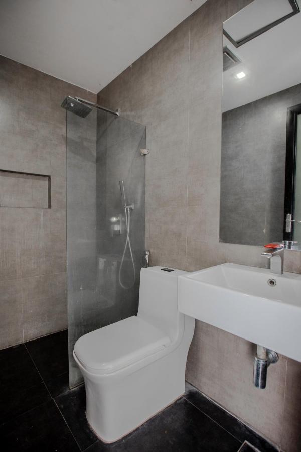 Oyo 666 Mc Hotel Fairview Quezon City Exteriör bild