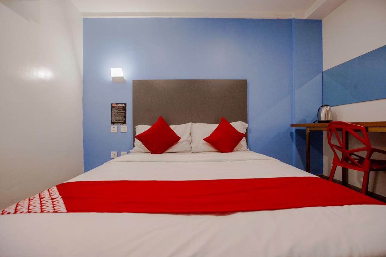 Oyo 666 Mc Hotel Fairview Quezon City Exteriör bild