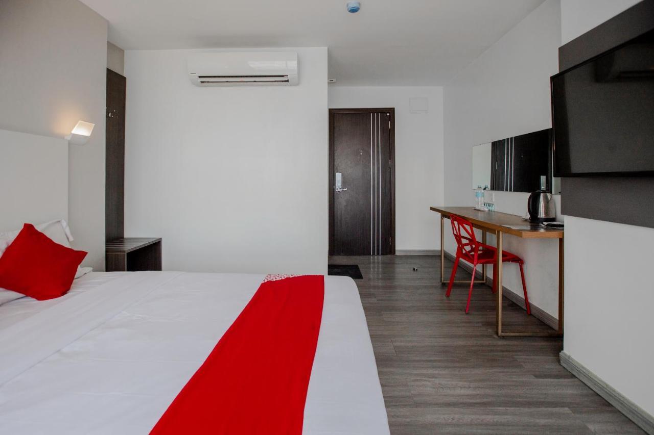 Oyo 666 Mc Hotel Fairview Quezon City Exteriör bild