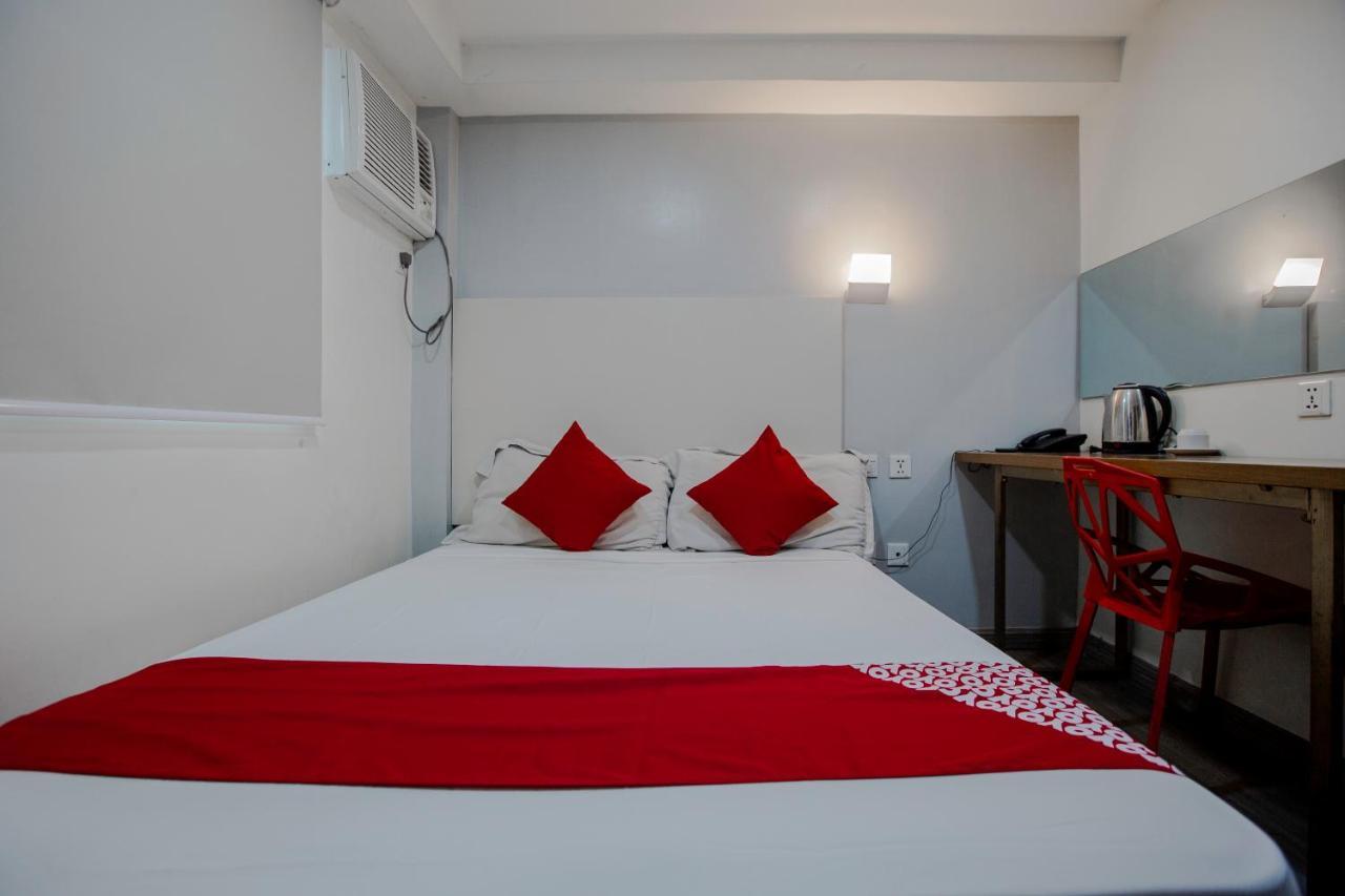 Oyo 666 Mc Hotel Fairview Quezon City Exteriör bild